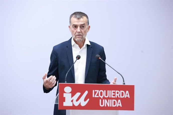 Archivo - El coordinador federal de Izquierda Unida, Antonio Maíllo, durante la rueda de prensa. A 09 de septiembre de 2024, en Sevilla (Andalucía, España).