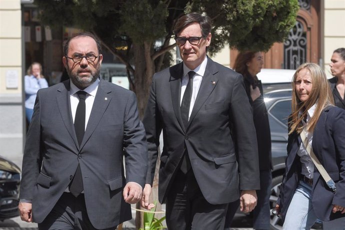 El presidente de la Generalitat, Salvador Illa, asiste al funeral de los cinco miembros de una familia fallecidos en un accidente de helicóptero en Nueva York