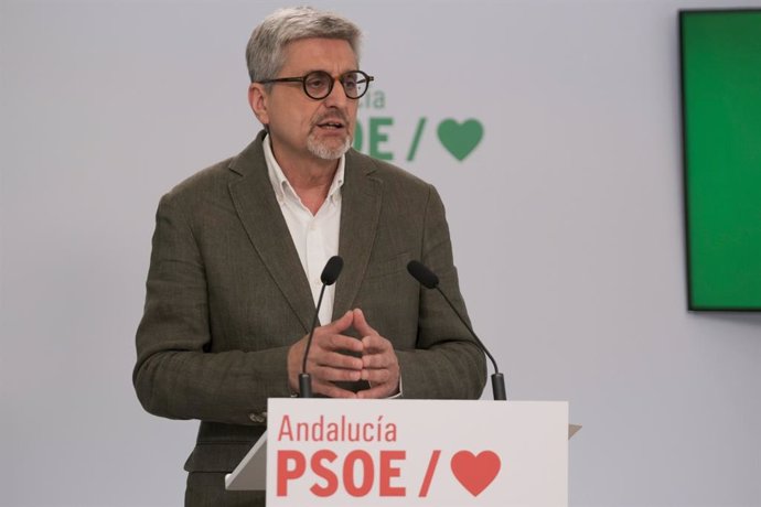 Archivo - El secretario general del PSOE de Málaga y parlamentario andaluz, Josele Aguilar, en rueda de prensa