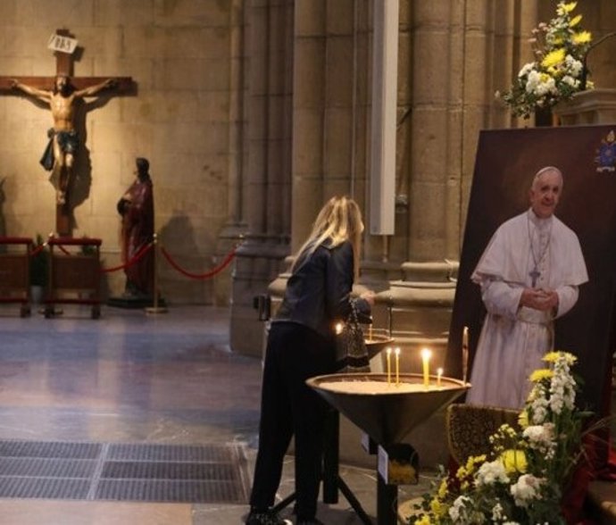 La catedral del Buen Pastor de San Sebastián acoge un memorial en honor al Papa Francisco