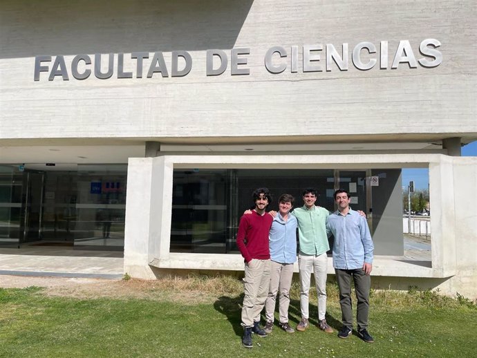 El equipo de alumnos del doble grado de Física y Matemáticas de la Universidad de Valladolid que participará en el concurso Plancks en Barcelona.