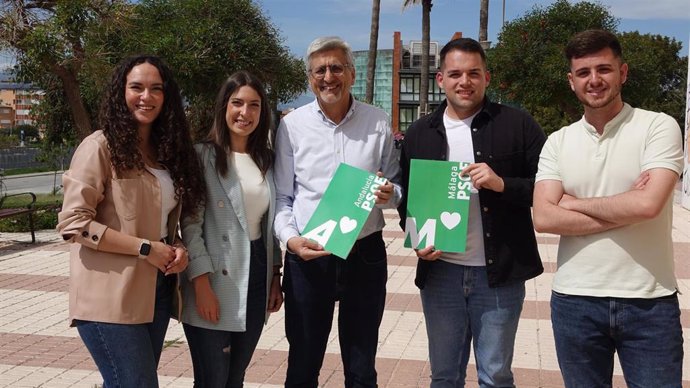 El secretario general del PSOE de Málaga, Josele Aguilar, junto a Ana Villarejo y Alberto Jimena