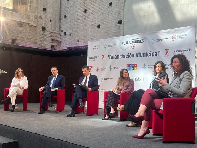 La alcaldesa de Almería, María del Mar Vázquez, participa en el encuentro 'Financiación municipal'.