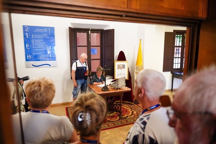 Libro de condolencias en el Arzobispado de Sevilla
