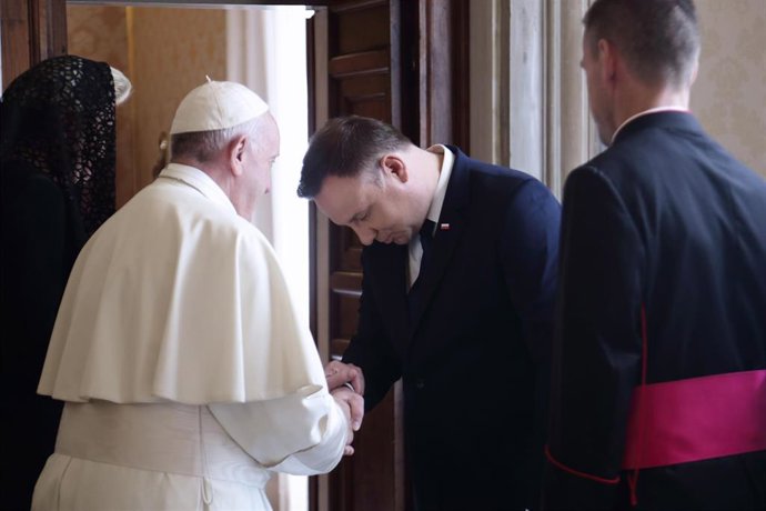 Archivo - El Papa Francisco con el presidente de Polonia, Andrzej Duda.