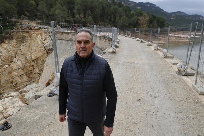 Archivo - El vicepresidente segundo y conseller para la Recuperación Económica y Social de la Comunitat Valenciana, Francisco José Gan Pampols, durante una visita a la presa de Buseo