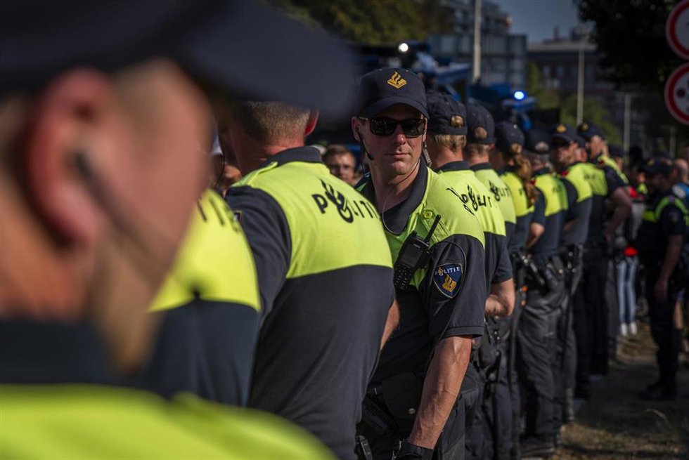 Archivo - Policía neerlandesa formando en 2023
