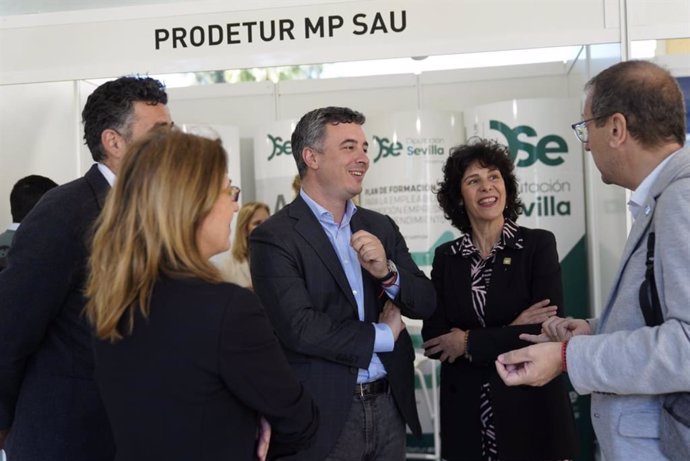 La representación de Prodetur en la Feria de Empleo de la UPO