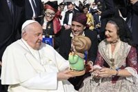 La falla que obsequió al Papa Francisco con un 'ninot' de San José destaca su "humildad" y "cercanía"