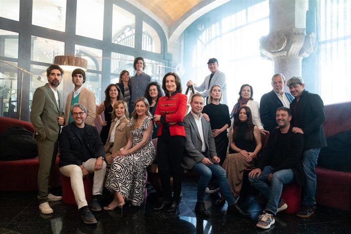 Autores de Planeta se reúnen la víspera de Sant Jordi