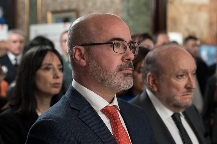 El delegado del Gobierno en Madrid, Francisco Martín, inauguran la exposición 'El Descanso, 40 años del primer atentado yihadista masivo en España'