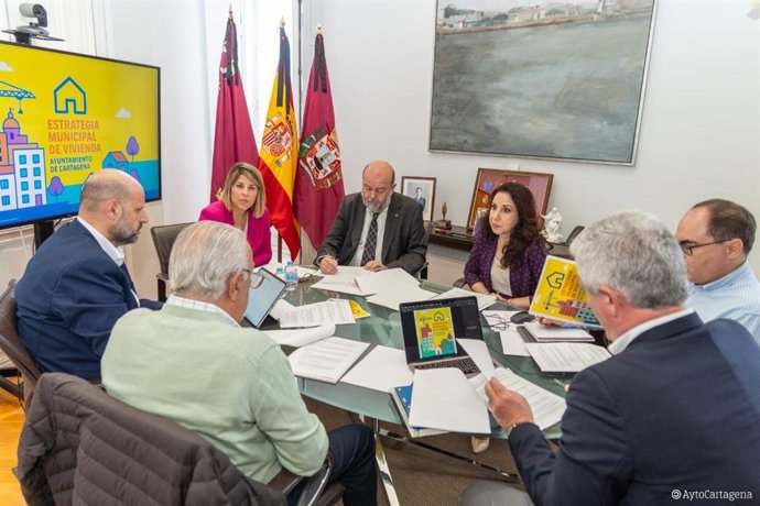 La alcaldesa y los concejales de Urbanismo y Vivienda mantienen una primera reunión de trabajo para evaluar el desarrollo de la Estrategia Municipal de Vivienda