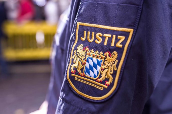 Archivo - Policía de Justicia en un juzgado alemán.