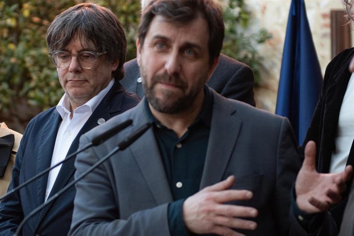 Archivo - Antoni Comín interviene durante el acto de presentación del nuevo gobierno del Consejo de la República, a 1 de marzo de 2024, en Ribesaltes (Francia), bajo la mirada del líder de Junts, Carles Puigdemont.. 