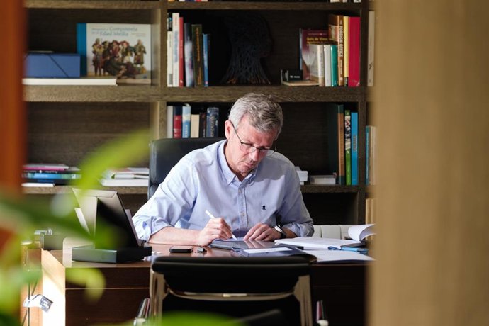 Rueda prepara su discurso en su despacho.