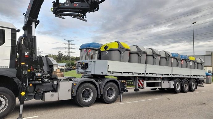 Girona retira los contenedores acumulados en el polígon de Mas Xirgu