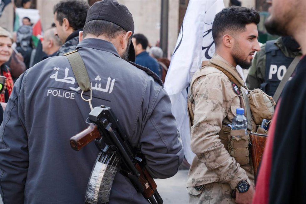 Archivo - Imagen de archivo de agentes de Policía y militares en Siria