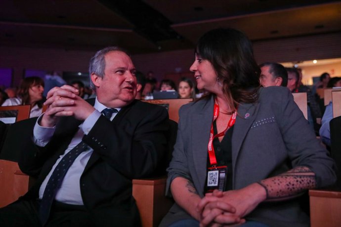 El ministro de Industria, Jordi Hereu, y la secretaria general de CCOO Industria, Garbiñe Espejo.