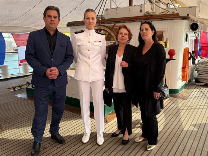 Durante la escala del buque escuela Juan Sebastián de Elcano en el puerto de El Callao (Lima), la princesa Leonor ha mantenido un encuentro con Patricia Llosa y dos de los hijos de Mario Vargas Llosa, Gonzalo y Morgana
