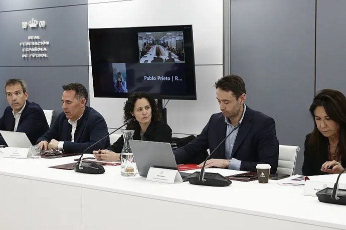 Rafael Louzán se reúne en Las Rozas con los clubes de 1º División Fútbol Sala Iberdrola.