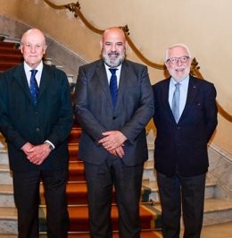 El alcalde de Palma, Jaime Martínez (c), este martes en el Círculo Ecuestre de Barcelona.