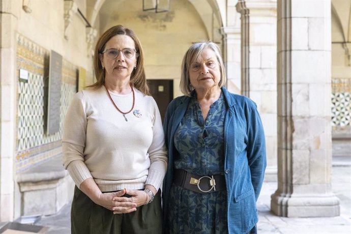 La presidenta d'Escola Valenciana, Alexandra Va usar, i la de l'IEC, Teresa Cabré