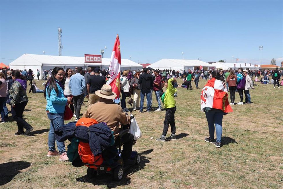 Archivo - Ambiente durante la festividad del Día de Castilla y León el pasado año en Villalar.