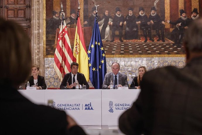El presidente de la Generalitat valenciana, Carlos Mazón, durante una reunión con representantes empresariales de la Comunitat Valenciana,