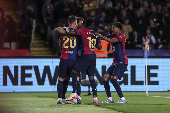 Los jugadores del FC Barcelona celebran el gol de Dani Olmo ante el RCD Mallorca