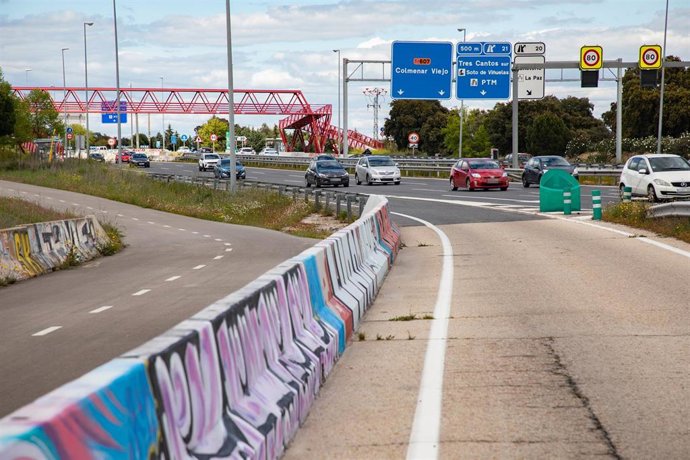 Varios coches en la M-607, a 22 de abril de 2025, en Madrid (España).