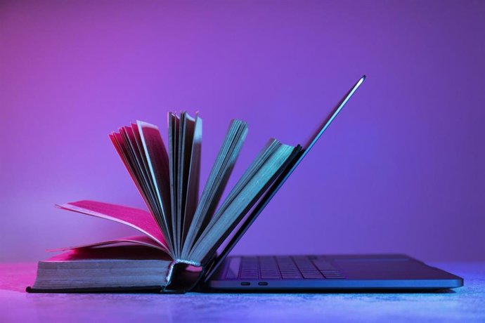 Archivo - Compra de libros 'online'.