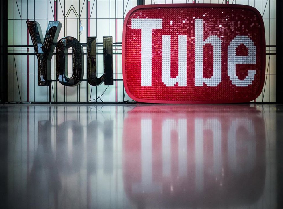 Archivo - FILED - 07 December 2017, Berlin: The logo of the YouTube video portal is seen at YouTube Space Berlin. Photo: Sophia Kembowski/dpa