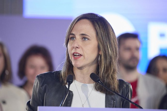 A secretária-geral do Podemos e deputada, Ione Belarra, discursa durante a V Assembleia Cidadã do Podemos, no Pavilhão de Convenções da Casa de Campo, em 12 de abril de 2025, em Madri (Espanha). O Podemos celebra a V Assembleia Cidadã com o objetivo de