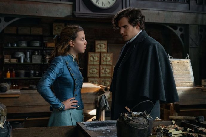 Archivo - Millie Bobby Brown y Henry Cavill en Enola Holmes 2