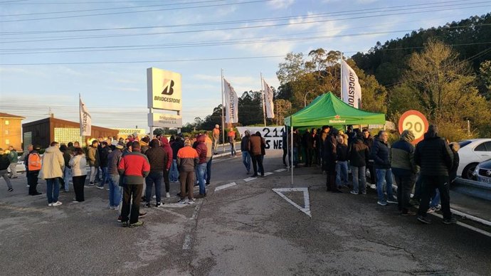 Huelga de los trabajadores de Bridgestone de Puente San Miguel el pasado 15 de abril