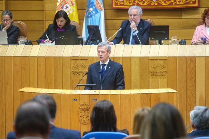 El presidente de la Xunta de Galicia, Alfonso Rueda, interviene durante el debate sobre el Estado de la Autonomía, a 23 de abril de 2025, en Santiago de Compostela, A Coruña, Galicia (España). Nuevas medidas en materia de vivienda y pasos para profundizar