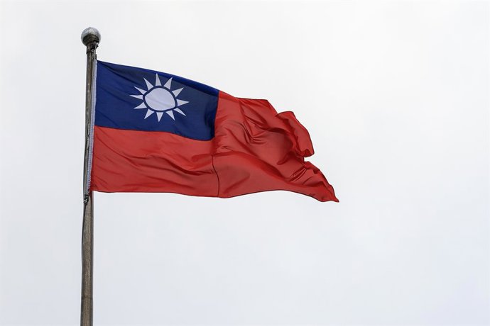 Archivo - Arquivo - 8 de janeiro de 2024, Taipei, Taiwan: A bandeira taiwanesa flutua na Praça da Liberdade antes das eleições gerais em Taipei, Taiwan, em 8 de janeiro de 2024. O povo taiwanês irá às urnas em 13 de janeiro para eleger um novo presidente 