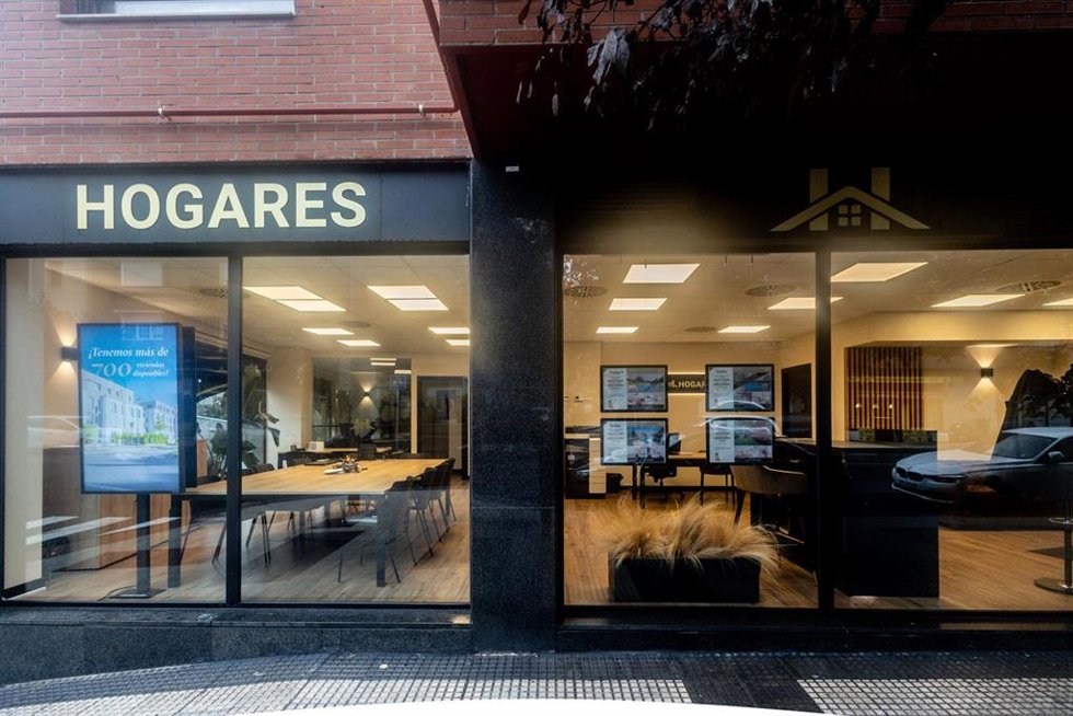 Archivo - Una inmobiliaria, a 16 de octubre de 2024, en Madrid (España).