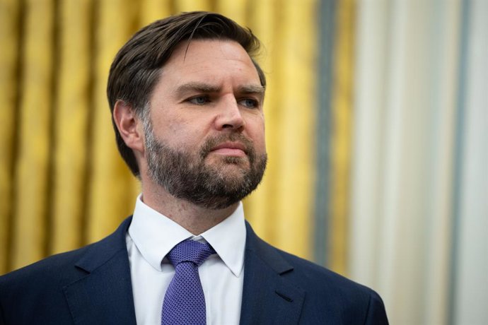Archivo - 21 de fevereiro de 2025, Washington, Distrito de Columbia, EUA: O vice-presidente dos Estados Unidos, JD Vance, é visto no Salão Oval da Casa Branca em Washington, DC, EUA, sexta-feira, 21 de fevereiro de 2025