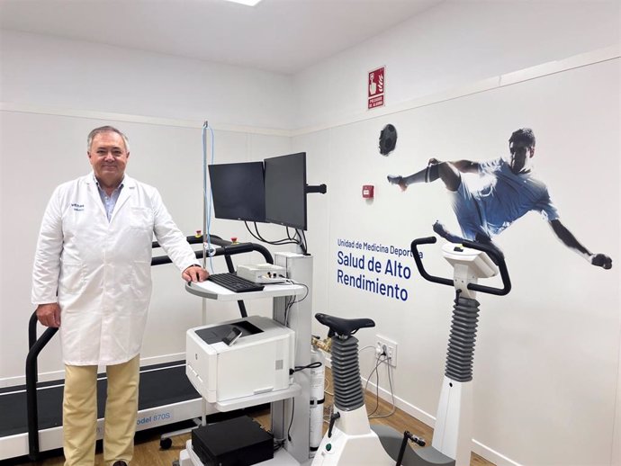 El doctor Antonio Narváez, jefe del servicio de Traumatología y Medicina Deportiva del Hospital Vithas Xanit Internacional, ha subrayado la importancia de esta nueva unidad.