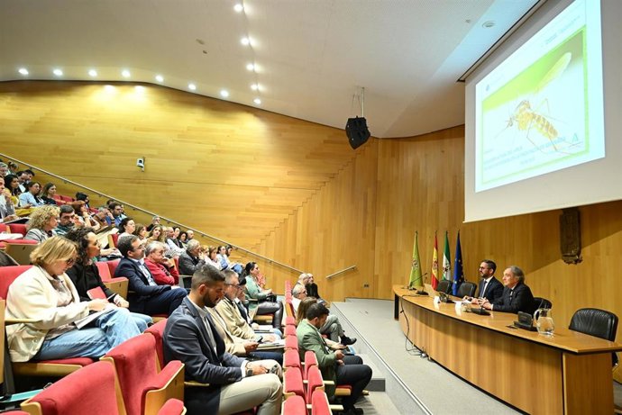 La Diputación de Granada impulsa un encuentro formativo sobre el virus del Nilo