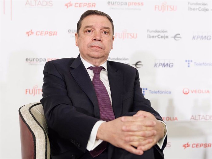 Archivo - El ministro de Agricultura, Pesca y Alimentación, Luis Planas, durante los desayunos informativos.