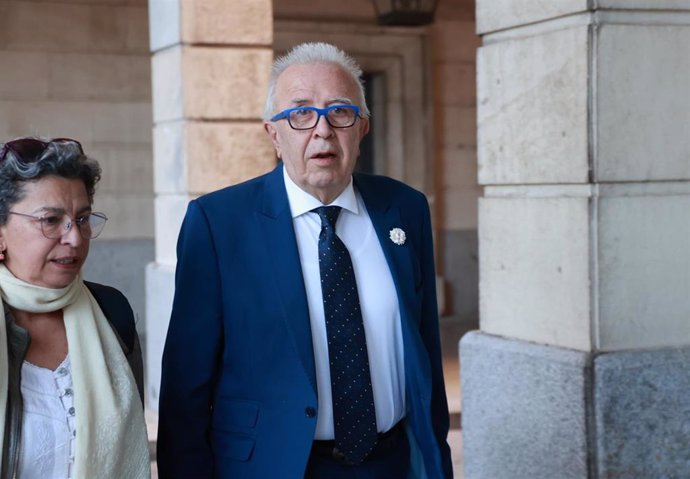 El exconsejero Sánchez Maldonado a su llegada a la Adiencia de Sevilla para declarar en el juicio de la mina de Aznalcóllar