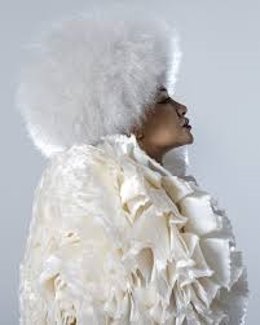 Imagen de Lady Blackbird, que sustituirá a Melody Gardot