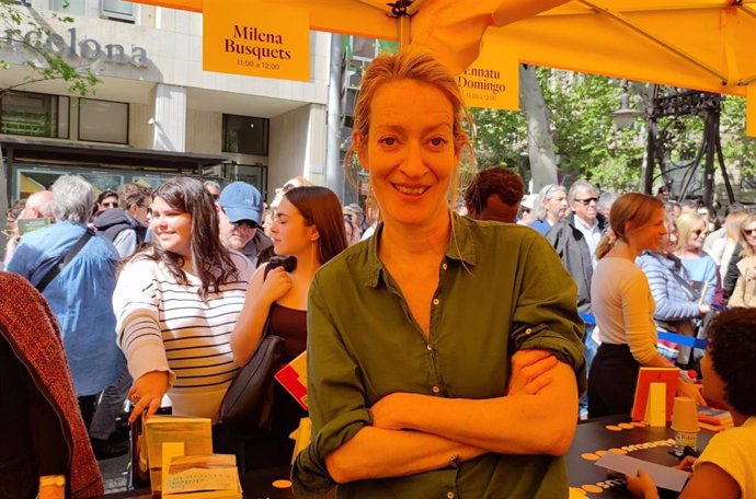La escritora Milena Busquets firma libros por Sant Jordi