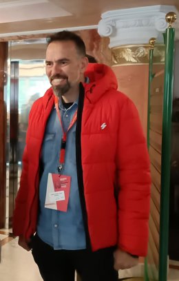 El secretario general de CCOO Asturias, José Manuel Zapico, ), antes de participar en la inauguración en un hotel gijonés del XIII Congreso del Sector Ferroviario FSC-CCOO.