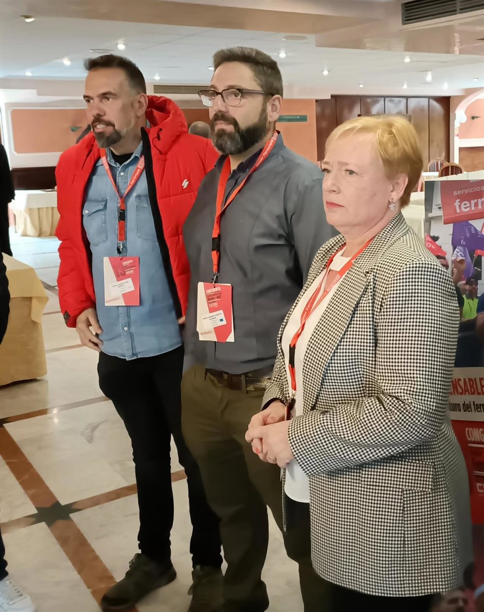 El secretario general de CCOO Asturias, José Manuel Zapico (a la izda), antes de participar en la inauguración en un hotel gijonés del XIII Congreso del Sector Ferroviario FSC-CCOO.