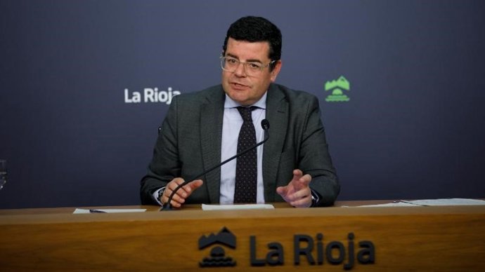 El portavoz del Gobierno riojano, Alfonso Domínguez, en comparecencia de prensa
