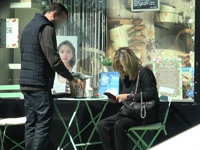 Terelu Campos aviva la polémica. ¡Su chófer le abre el refresco tras las críticas por diva!