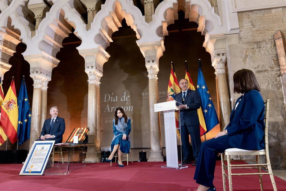 El presidente del CN Helios, José María Esteban Celorrio, en su intervención, tras recibir la Medalla de las Cortes de Aragón, por el centenario del club.